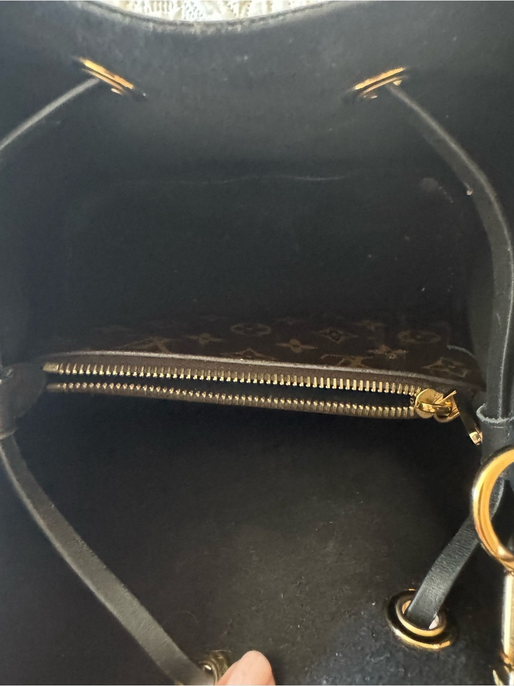 Louis Vuitton Monogram Canvas Drawstring Shoulder Bag in Brown - Picture 4 of 9